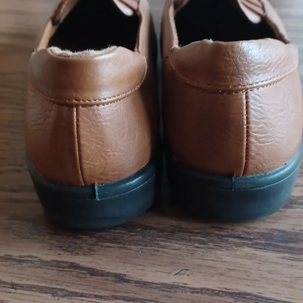 EASY street 9W woman's Brown Flats